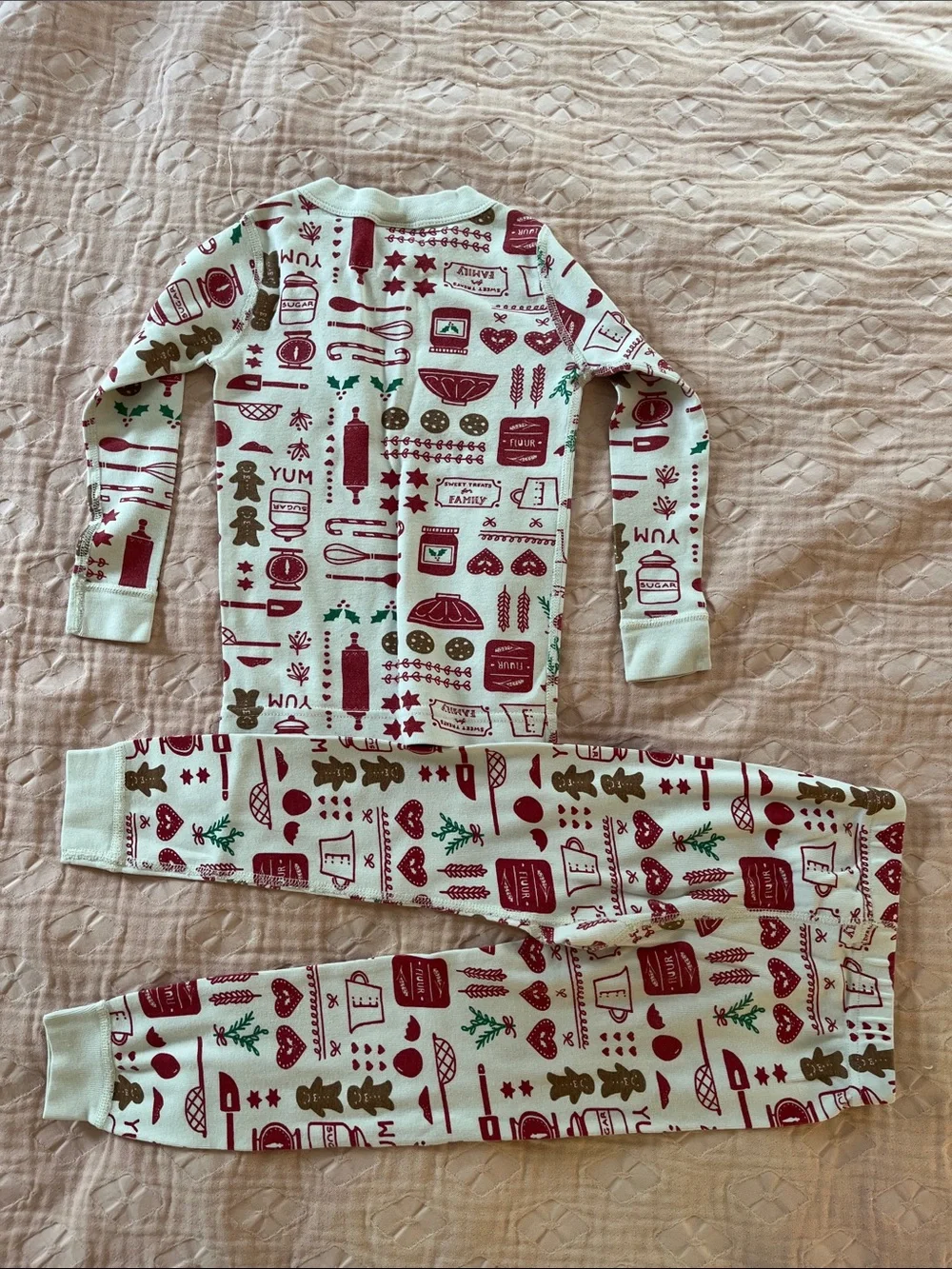 Hanna Andersson baking holiday pajamas 4T